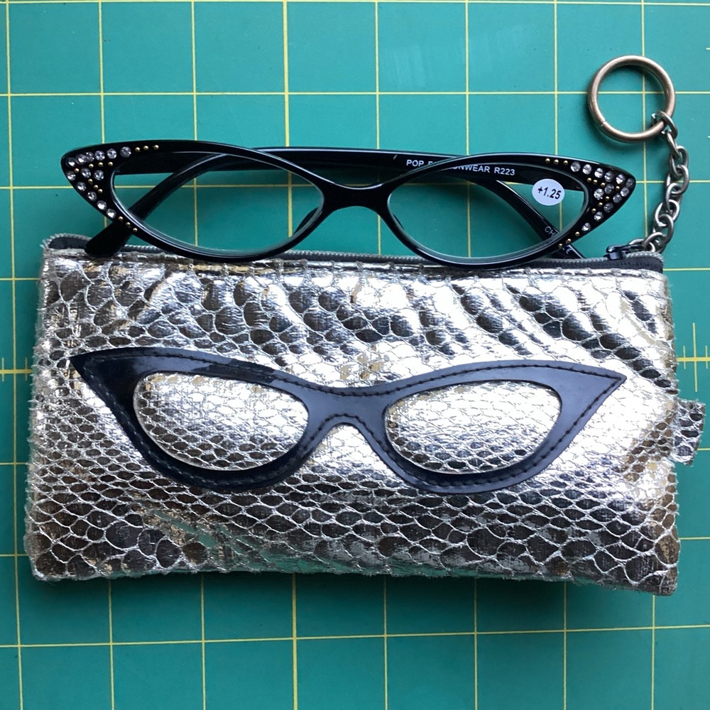 NIB Cat Eye Readers Black 1.25+ Rhinestones Retro Boho Hippie Glasses